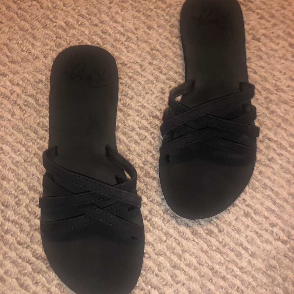 Roxy sandals